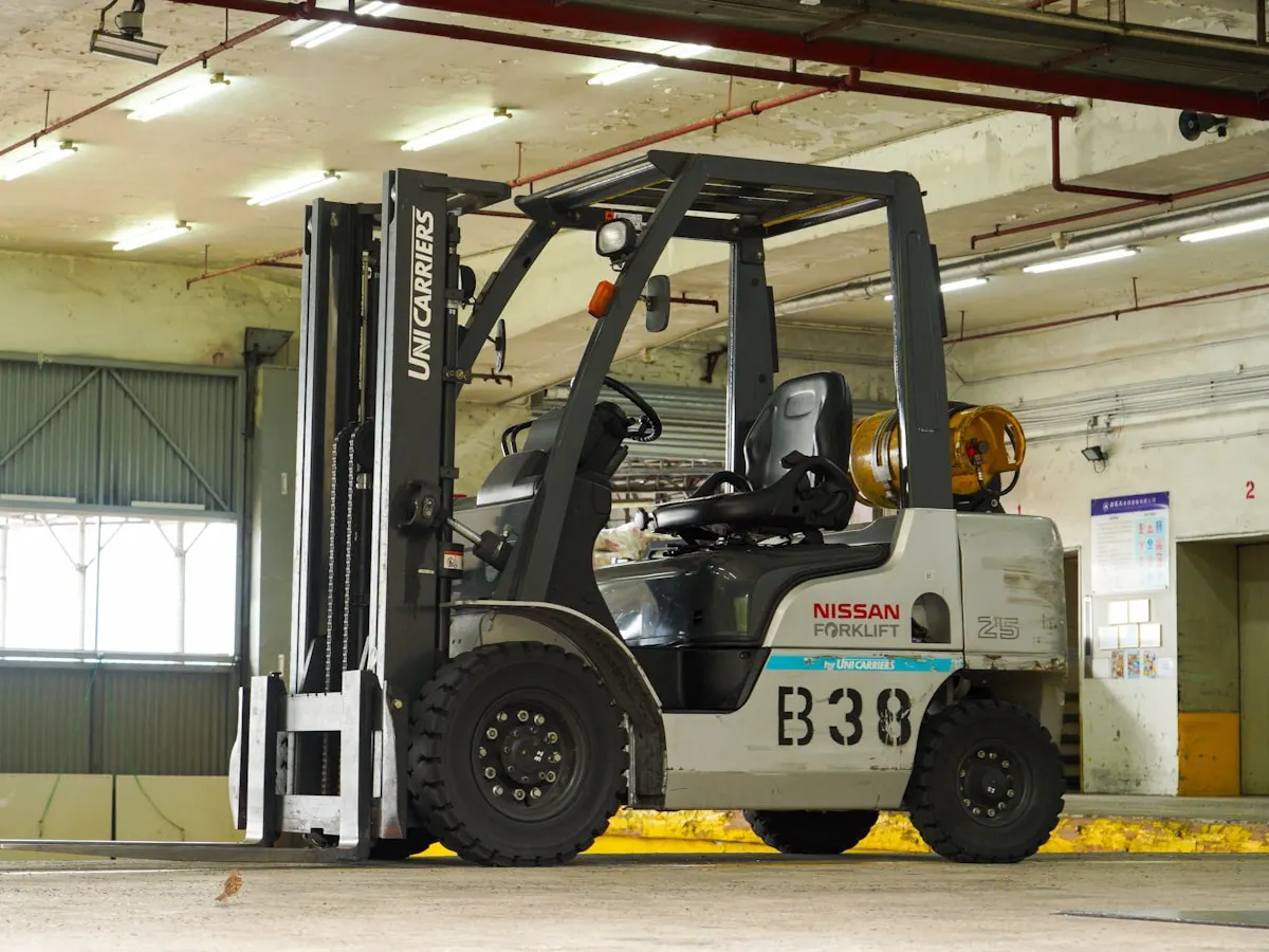 Diesel vs Electric Forklift: Mana yang Cocok untuk Gudang Anda?
